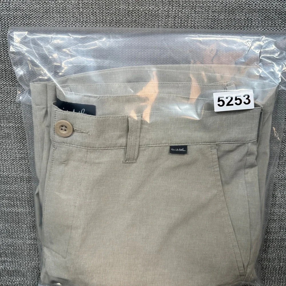 TravisMathew Golf Shorts Mens 33 Khaki Tan   Stretch Performance Casual